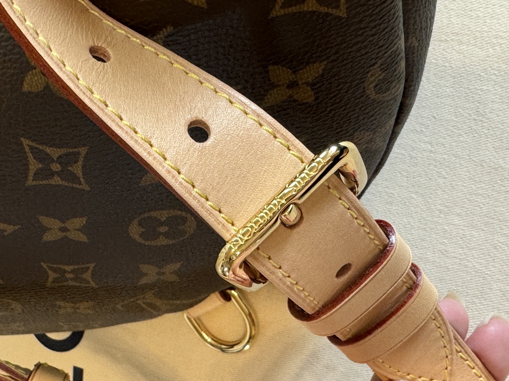 100% Original Louis Vuitton Bumbag Monogram M43644 Preloved 100% Original Louis Vuitton Bumbag Monogram M43644 Preloved